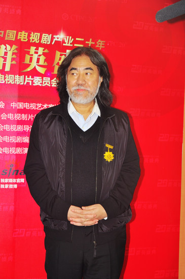 张纪中后台接受采访